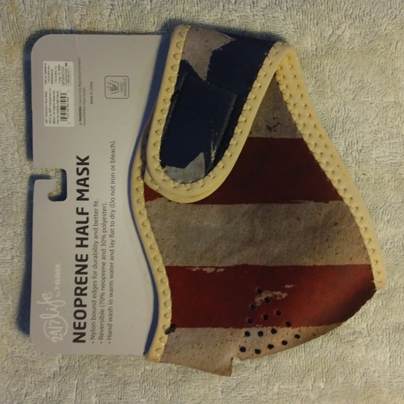 Winter Wear Stars and Stripes face mask - Picture 2 of 4